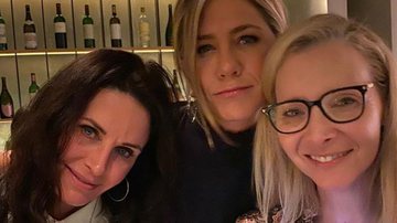 Jennifer Aniston e Lisa Ludrow revelam que não serão Rachel e Phoebe - Reprodução/Instagram