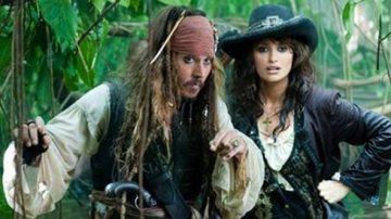 Johnny Depp e Penélope Cruz em cena de 'Piratas do Caribe 4' - Divulgação