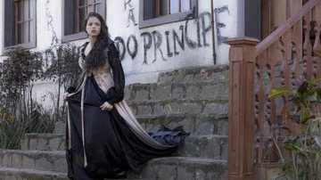 Domitila (Agatha Moreira) é atacada pelos populares, em 'Novo Mundo' - Ellen Soares/ Gshow