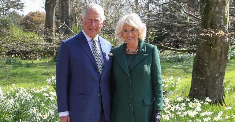 Príncipe Charles e a esposa Camila Parker - Instagram/@clarencehouse