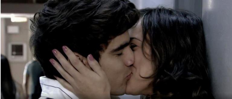 Patricia e Antenor se beijam - Reprodução Instagram