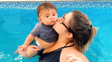 Marília Mendonça leva Léo à piscina pela primeira vez - Instagram/@mariliamendoncacantora