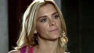 Teodora causa escândalo em casório de Amália - TV Globo