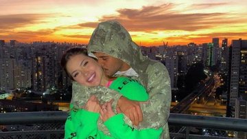 Zé Felipe e namorada posam para cliques românticos e mostram aliança - Reprodução/Instagram