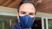 Tadeu Schmidt posa com máscara de proteção igual a das filhas e da esposa - Reprodução Instagram