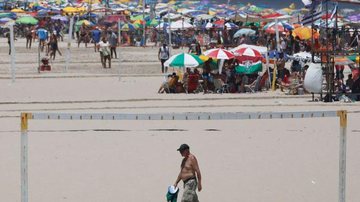 A ideia é fazer marcações de espaços na praia com fitas - Fernando Frazão/Agência Brasil