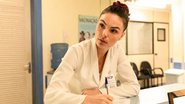Betina (Isis Valverde) é enfermeira em 'Amor de Mãe' - Globo/Victor Pollak