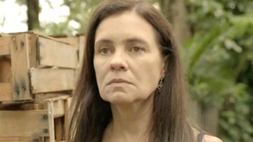 Thelma (Adriana Esteves) mata Rita em 'Amor de Mãe' - Globo / Divulgação