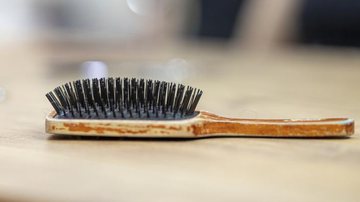 A falta de higienização pode trazer danos ao fios e ao couro cabeludo - Engin Akyurt/Pixabay