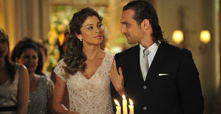 Ester se casa com o rival de Cassiano em 'Flor do Caribe' - Globo