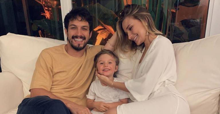 O ator compartilhou um clique fofo ao lado da família - Instagram/ @romuloestrela