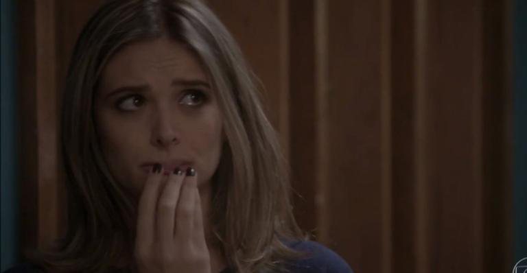 Cassandra (Juliana Paiva) vai colocar a boca na botija e contar segredo de Lili (Vivianne Pasmanter) - Globo