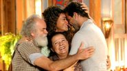 Cassiano (Henri Castelli) é recepcionado com amor pela sua família - Globo