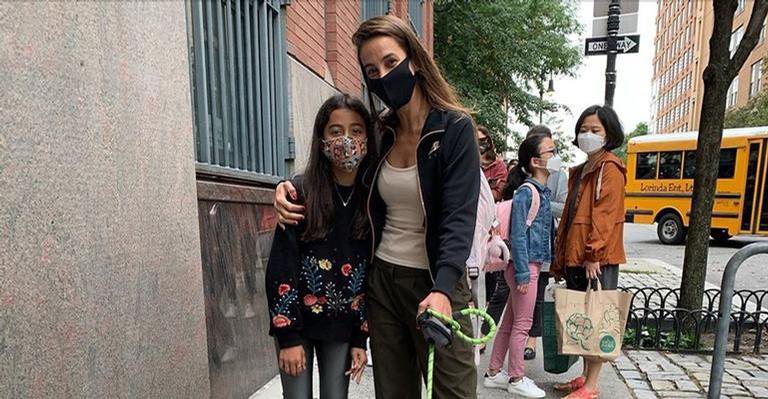 Tania Khalill surge ao lado da filha e celebra a volta as aulas - Instagram/taniakhalill