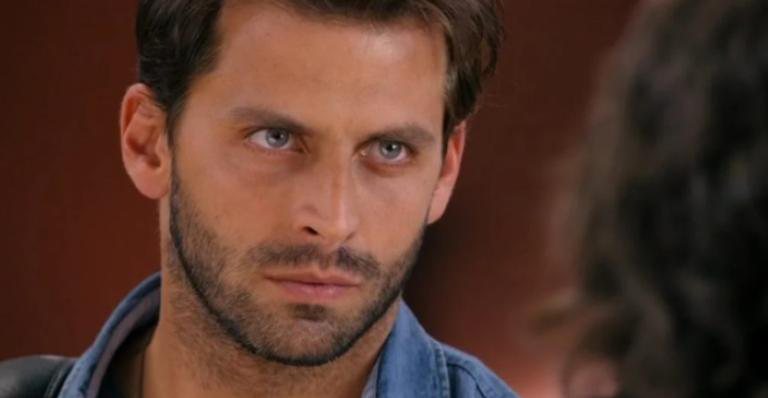 Cassiano é interpretado por Henri Castelli em 'Flor do Caribe' - TV Globo