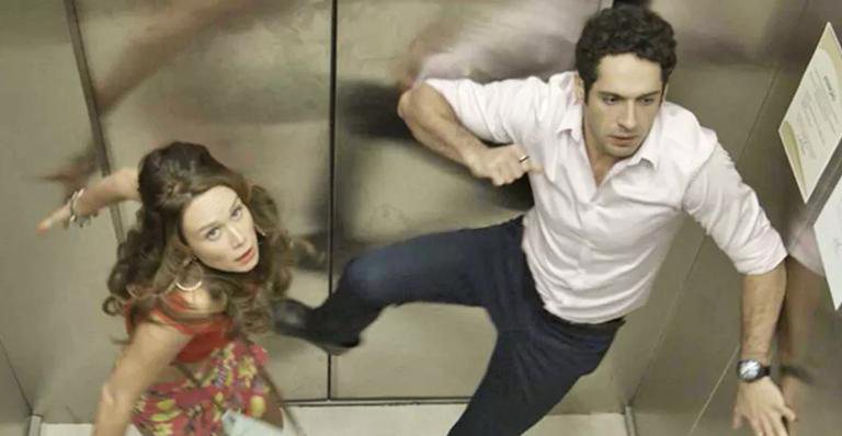 Tancinha e Beto ficam presos no elevador - Globo