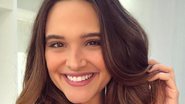 Juliana Paiva posa durante as gravações de 'Salve-se Quem Puder' - Instagram/ @juulianapaiva