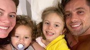 Rafael Cardoso e Mari Bridi com os filhos, Aurora e Valentim - Reprodução/Instagram