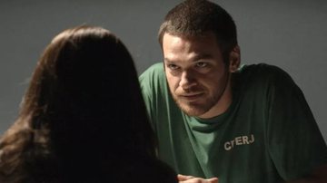 Rubinho (Emilio Dantas) decide fugir da prisão - TV Globo