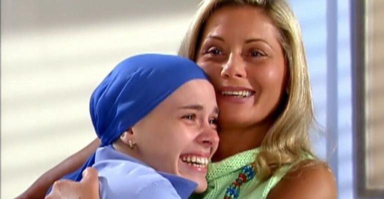 Helena (Vera Fischer) e Camila (Carolina Dieckmann) em 'Laços de Família' - TV Globo