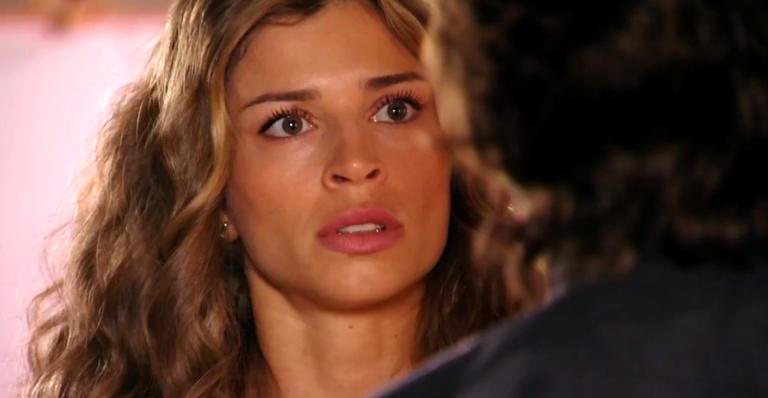 Ester é interpretada por Grazi Massafera em 'Flor do Caribe' - TV Globo