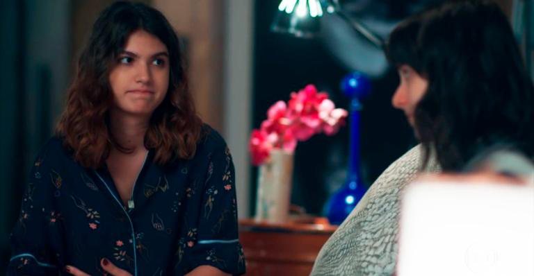 Samantha (Giovanna Grigio) e Lica (Manoela Aliperti) estão em clima de romance em 'Malhação' - Globo