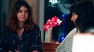 Samantha (Giovanna Grigio) e Lica (Manoela Aliperti) estão em clima de romance em 'Malhação' - Globo