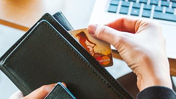 O cartão de crédito pode ajudar a organizar a entrada e saída de dinheiro da conta - Jan Vasek/Pixabay