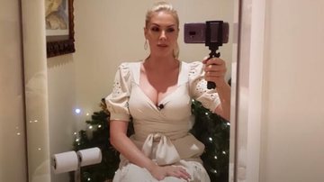 Ana Hickmann mostra que decoração de Natal da sua mansão chegou até no banheiro - YouTube / Canal Ana Hickmann