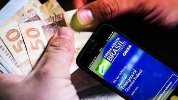 As atualizações de números referentes ao pagamento do Auxílio Emergencial podem ser acessadas no site da Caixa ou nas redes sociais do banco. - Marcello Casal Jr/Agência Brasil