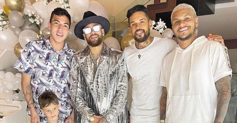 Neymar reuniu alguns parças para comemoração - Instagram@carlosrique