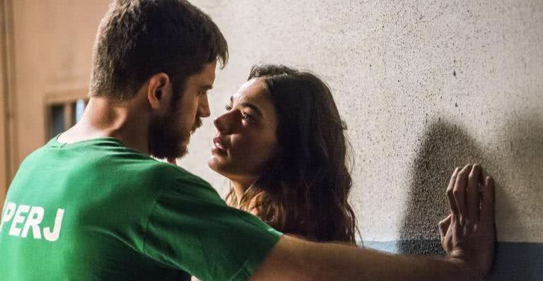 Ritinha e Zeca se beijam em 'A Força do Querer' - Globo
