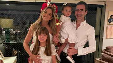 Ticiane ao lado do marido, César Tralli, e das duas filhas - Instagram/@ticipinheiro