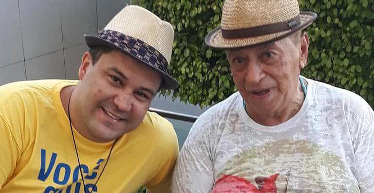 João Lacerda ao lado do pai, o cantor Genival Lacerda - Instagram/@cantorjoaolacerda