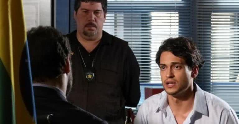 Hélio é interpretado por Raphael Vianna em 'Flor do Caribe' - TV Globo