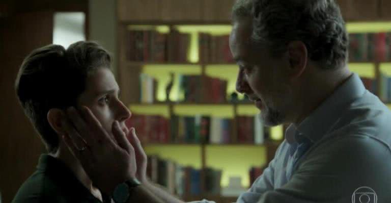 Eugênio (Dan Stulbach) desabafa para Ivan (Carol Duarte) - Globo
