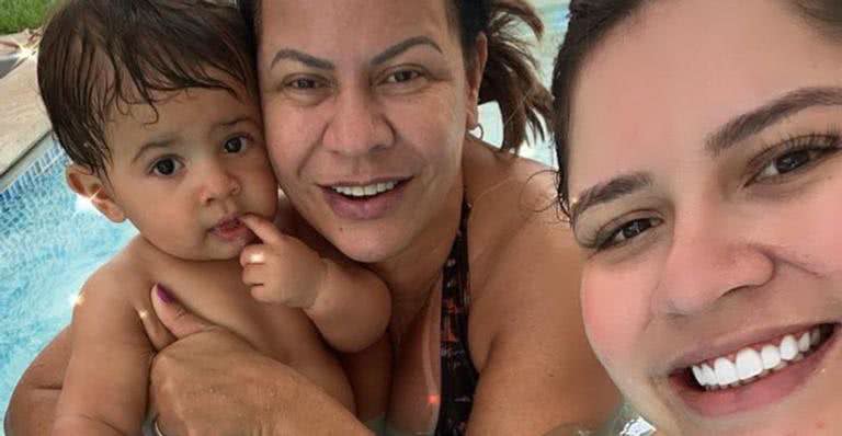 Marília na companhia da mãe, dona Ruth, e do filho, Léo - Instagram/@mariliamendoncacantora