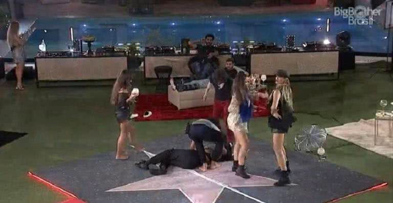 Pocah desmaiou no meio da pista de dança, no 'BBB21' - Globoplay