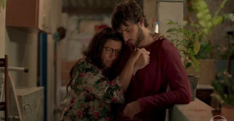 Lurdes (Regina Casé) descobre que Danilo (Chay Suede) é Domênico nesta semana em 'Amor de Mãe' - Globo