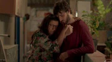 Lurdes (Regina Casé) descobre que Danilo (Chay Suede) é Domênico nesta semana em 'Amor de Mãe' - Globo