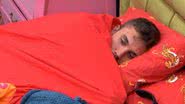 Após saída de Carla Diaz no BBB21, Arthur se deita sozinho no Quarto Colorido - Globo