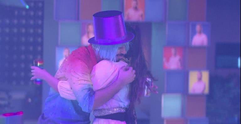 Os dois se emocionaram muito ao dançarem juntos - TV Globo