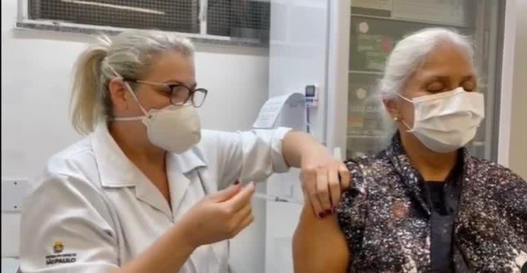 Fafá de Belém é vacinada contra a Covid-19 - Instagram/@fafadbelem