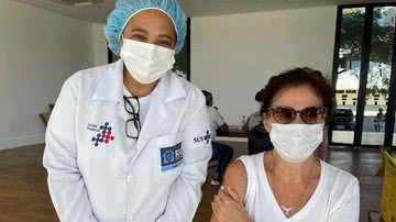 Lilia Cabral entra no time dos famosos vacinados contra a Covid-19 - Instagram/@lilia_cabral