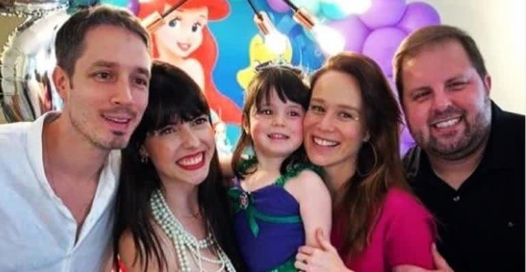 Da esquerda para a direita, Rafael, Juliana com a sobrinha de Mariana Ximenes no colo e Dani - Instagram/@marixioficial