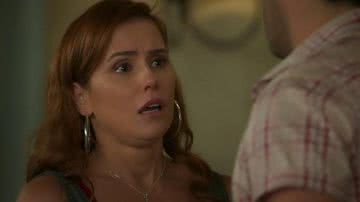 Alexia (Deborah Secco) vai fingir que é médium para aproximar Kyra (Vitória Strada) de Rafael (Bruno Ferrari) - Globo