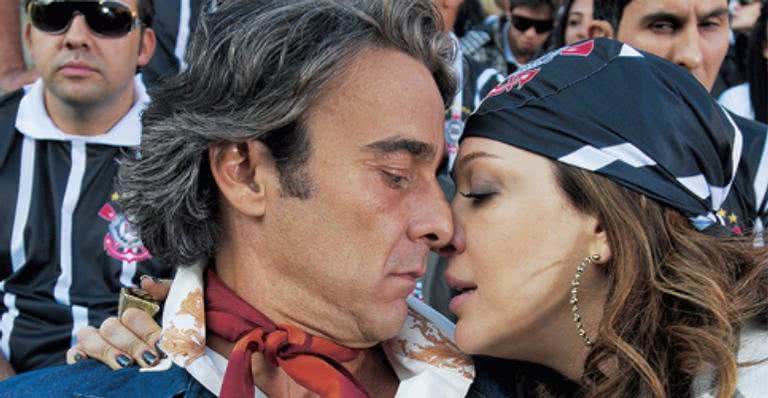 Jacques (Alexandre Borges) e Jaqueline (Cláudia Raia) em 'Ti ti Ti' - Globo