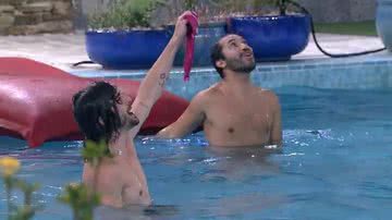 Gil e Fiuk pulam sem roupa na piscina após eliminação - TV Globo