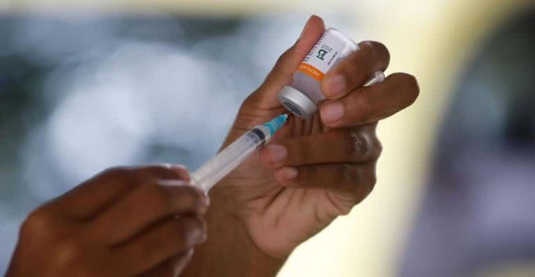 Saúde distribuirá mais 6,4 milhões de doses de vacinas contra covid-19 - Tânia Rego/Agência Brasil