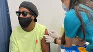Ronaldinho Gaúcho é vacinado contra a Covid-19 em Duba - Instagram/@ronaldinho